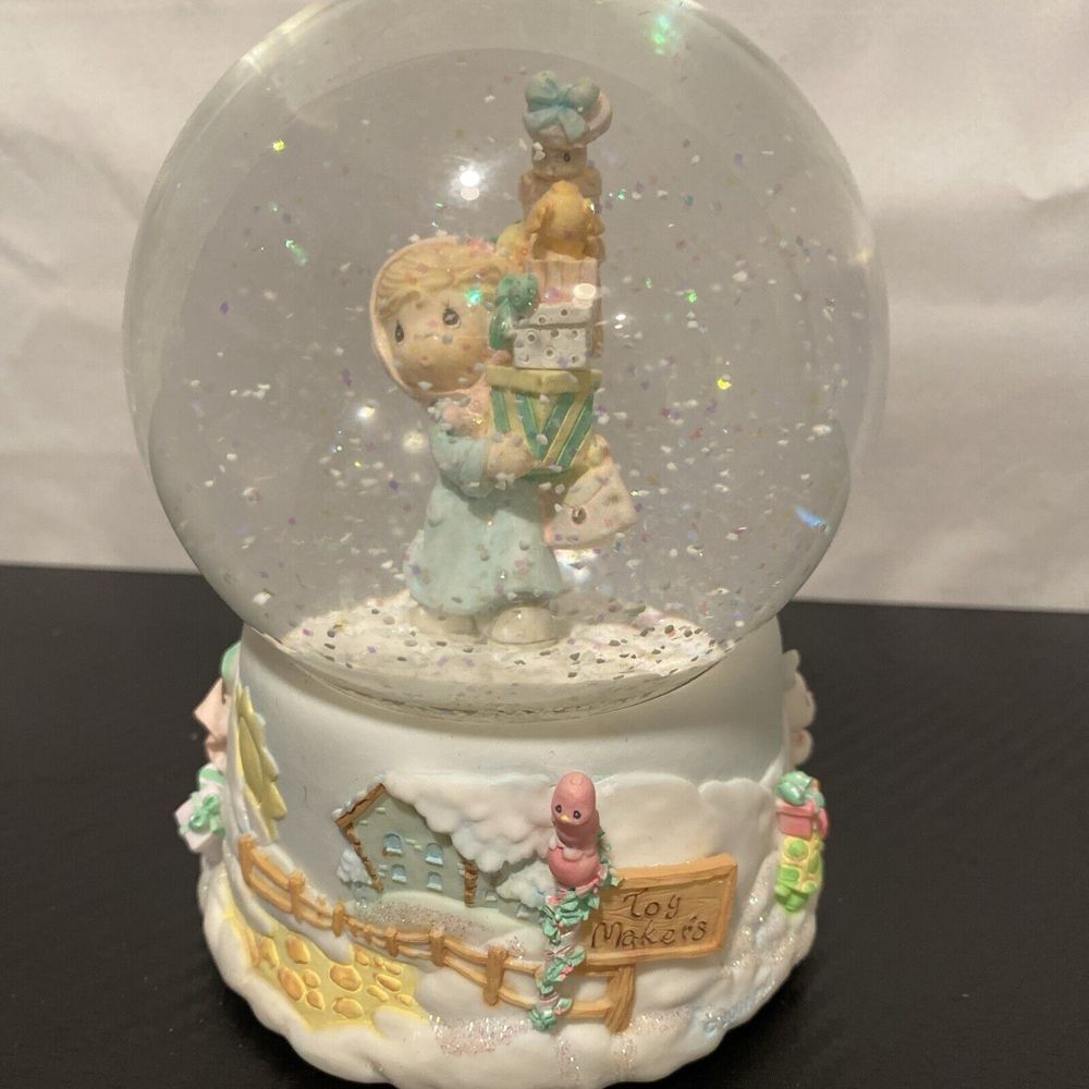 2001‎ Precious Moments Enesco Musical Snowglobe Waterball Plays "Jingle Bells"